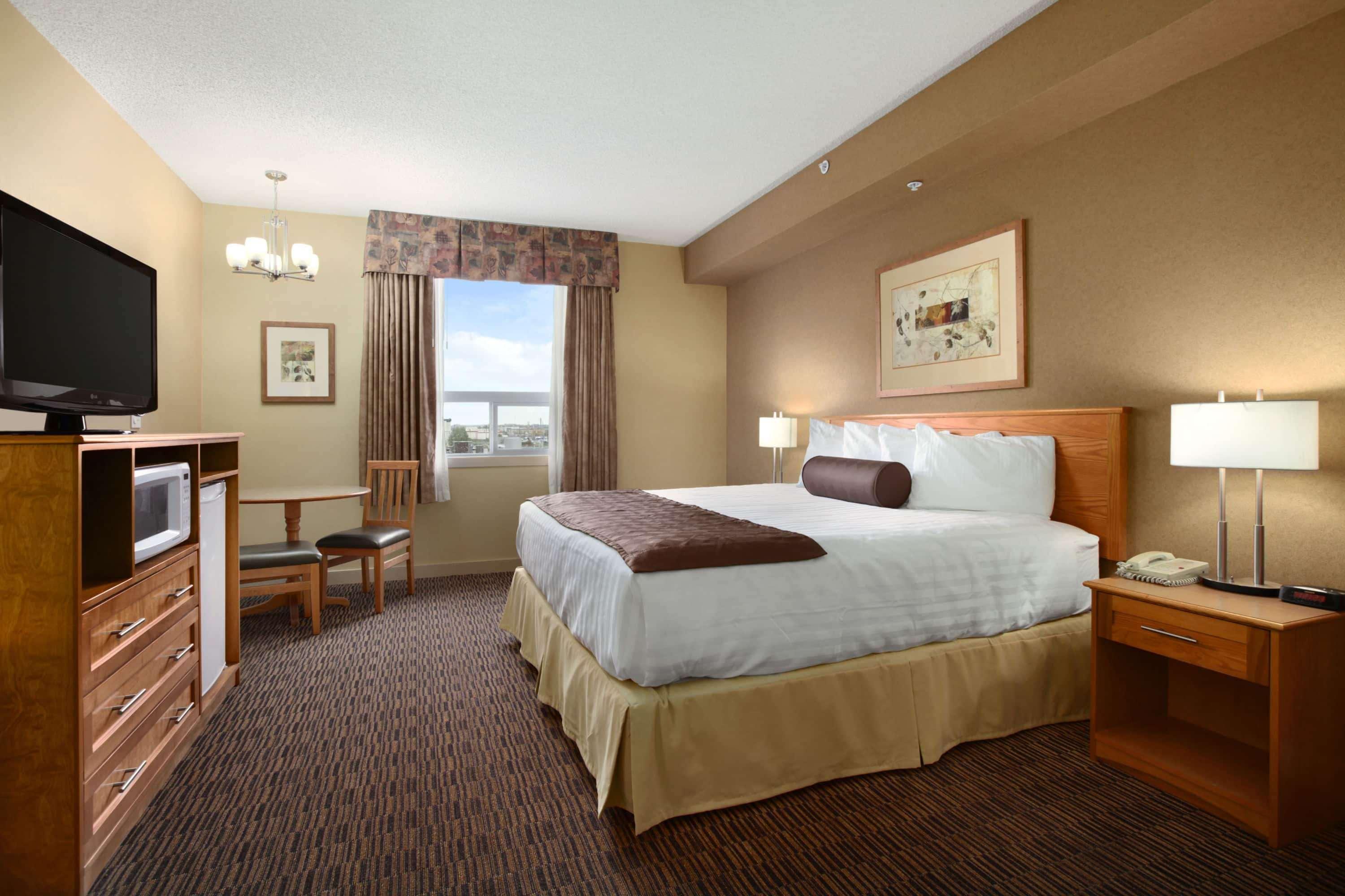 Days & By Wyndham West 3*