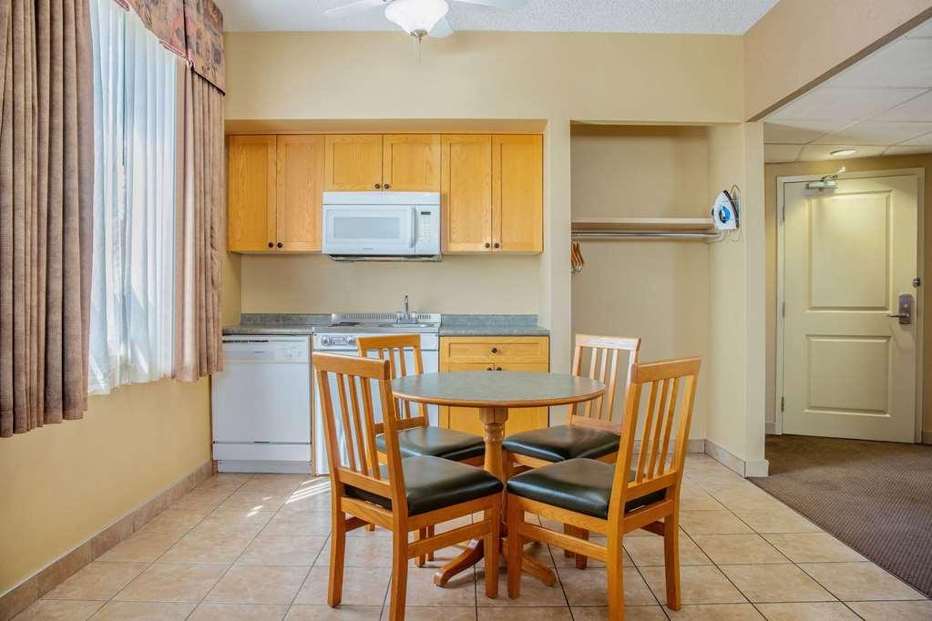 Days & By Wyndham West Hotel 3*
