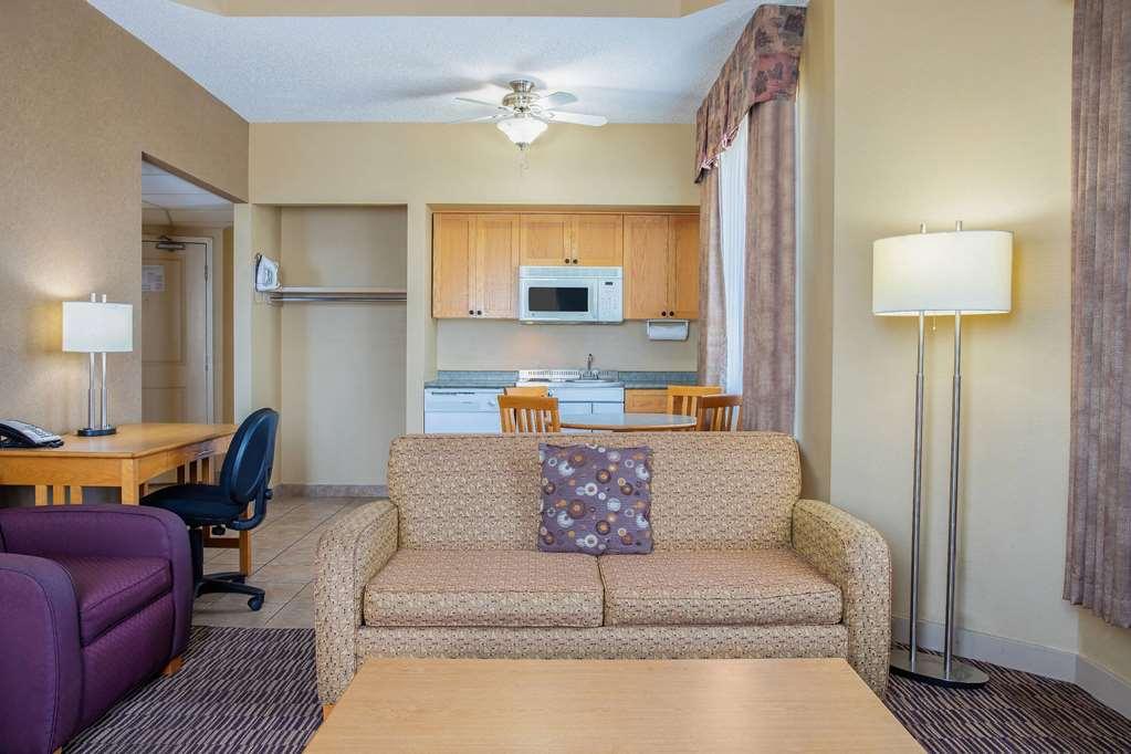 Days & By Wyndham West Hotel Edmonton